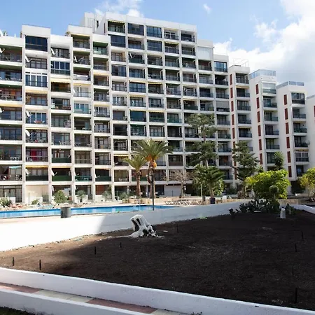 Modern With Pool And Wifi