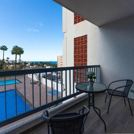 Modern With Pool And Wifi Apartment