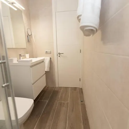 Modern With Pool And Wifi * Playa Fanabe