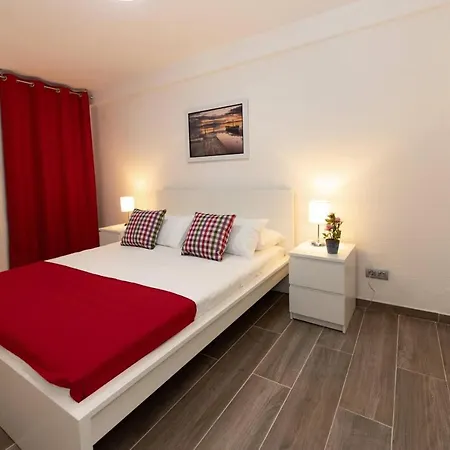 Apartment Modern With Pool And Wifi